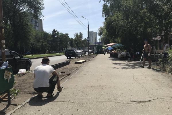 На Революционной уже снесли несколько киосков На Революционной уже снесли несколько киосков