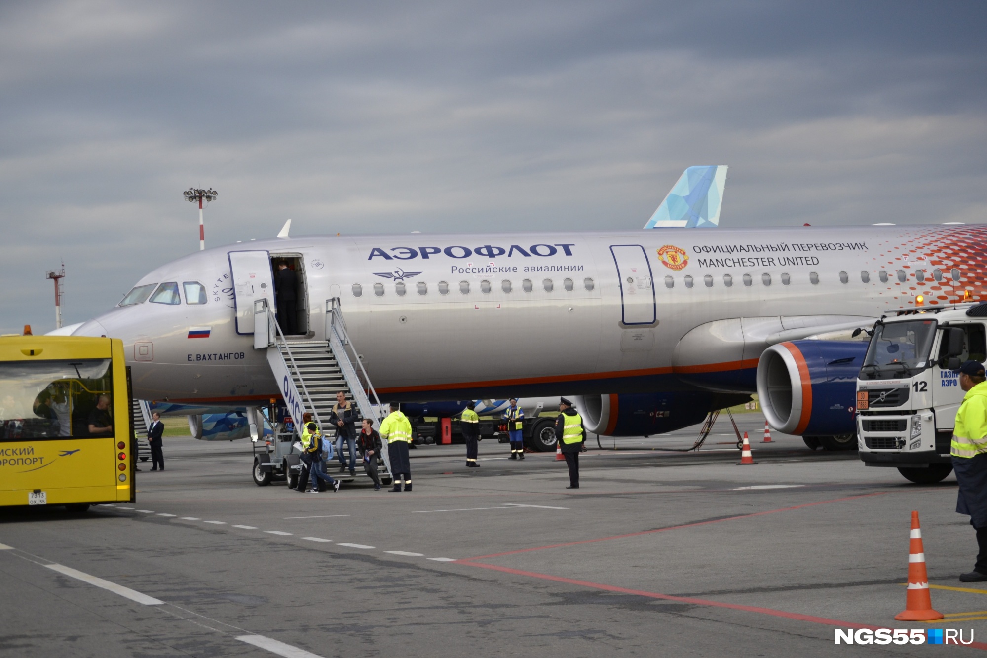 Рейс москва омск. Самолет Омск. Самолет Аэрофлот. Самолет Омск Москва. Борт самолета Аэрофлот.