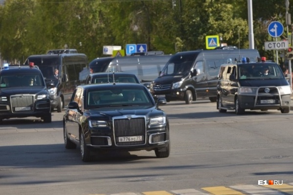 Президент приехал из «Екатеринбург-Экспо» в УрФУ Президент приехал из «Екатеринбург-Экспо» в УрФУ