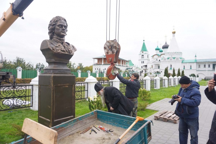 Благоустройство аллеи близится к завершению Благоустройство аллеи близится к завершению