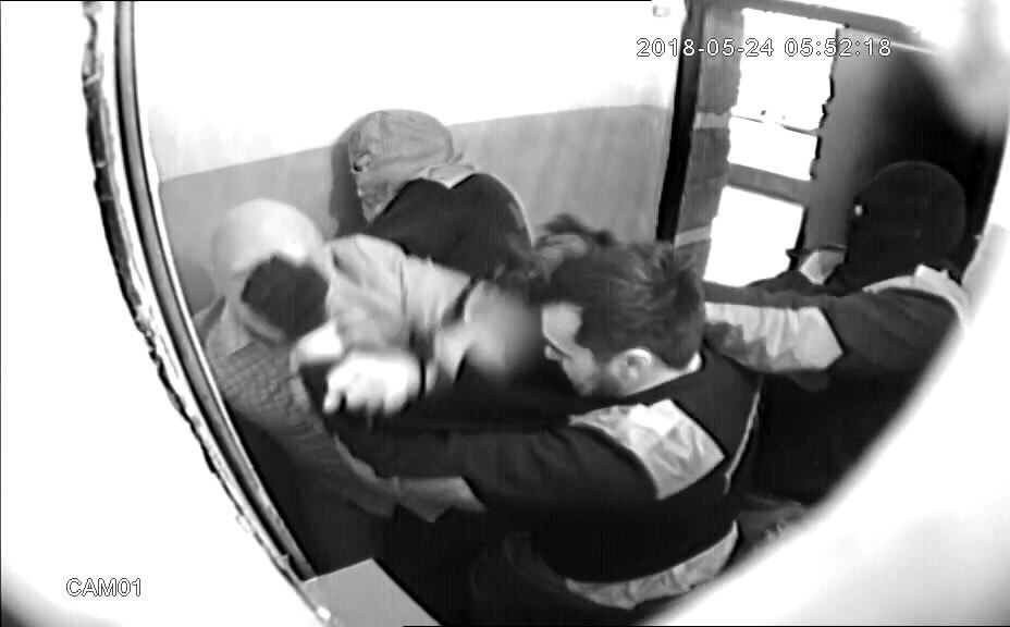 Убийство бизнесмена попало на камеры видеонаблюдения в подъезде Убийство бизнесмена попало на камеры видеонаблюдения в подъезде