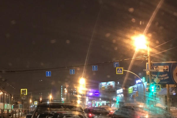 Перекрёсток Чайковского и проспекта Победы: такие знаки запрещают поворот налево Перекрёсток Чайковского и проспекта Победы: такие знаки запрещают поворот налево