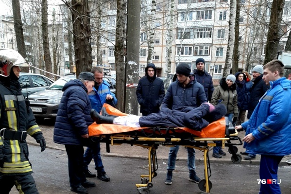 От взрыва пострадал один человек. Ещё одну пенсионерку эвакуировали на каталке От взрыва пострадал один человек. Ещё одну пенсионерку эвакуировали на каталке