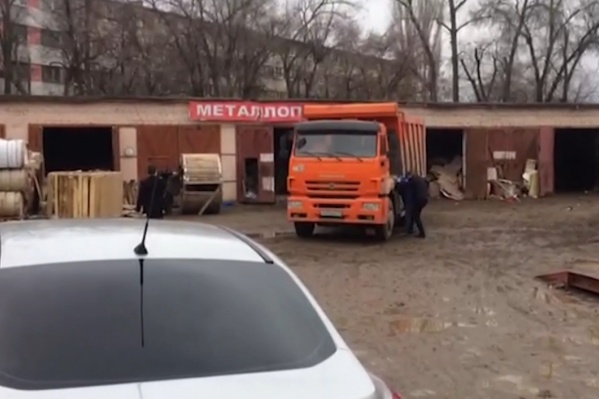 Две бухты кабеля со стадиона вывезли под видом строительного мусора Две бухты кабеля со стадиона вывезли под видом строительного мусора 