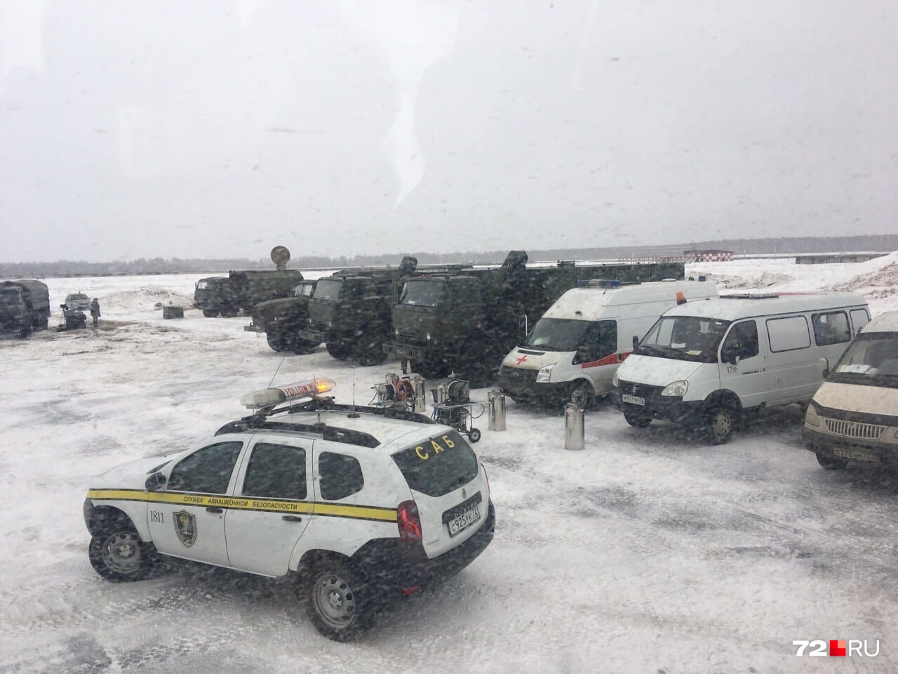 На военных грузовиках доставят багаж прибывших из Китая На военных грузовиках доставят багаж прибывших из Китая 