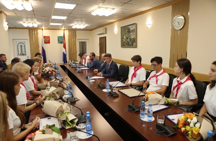 Глава Приморского края встретился с вожатыми Глава Приморского края встретился с вожатыми