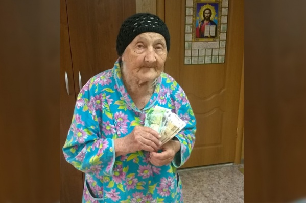 Односельчане собрали для пенсионерки деньги и передали в приют Односельчане собрали для пенсионерки деньги и передали в приют