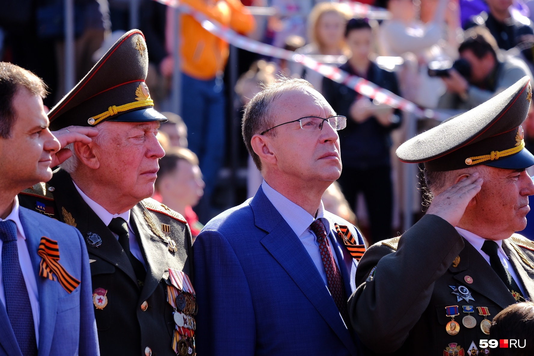 На параде присутствует глава города Дмитрий Самойлов На параде присутствует глава города Дмитрий Самойлов