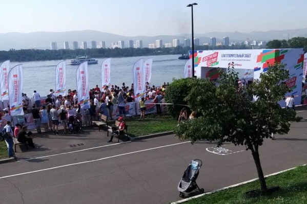 Больше тысячи красноярцев пришли поучаствовать в забеге Больше тысячи красноярцев пришли поучаствовать в забеге