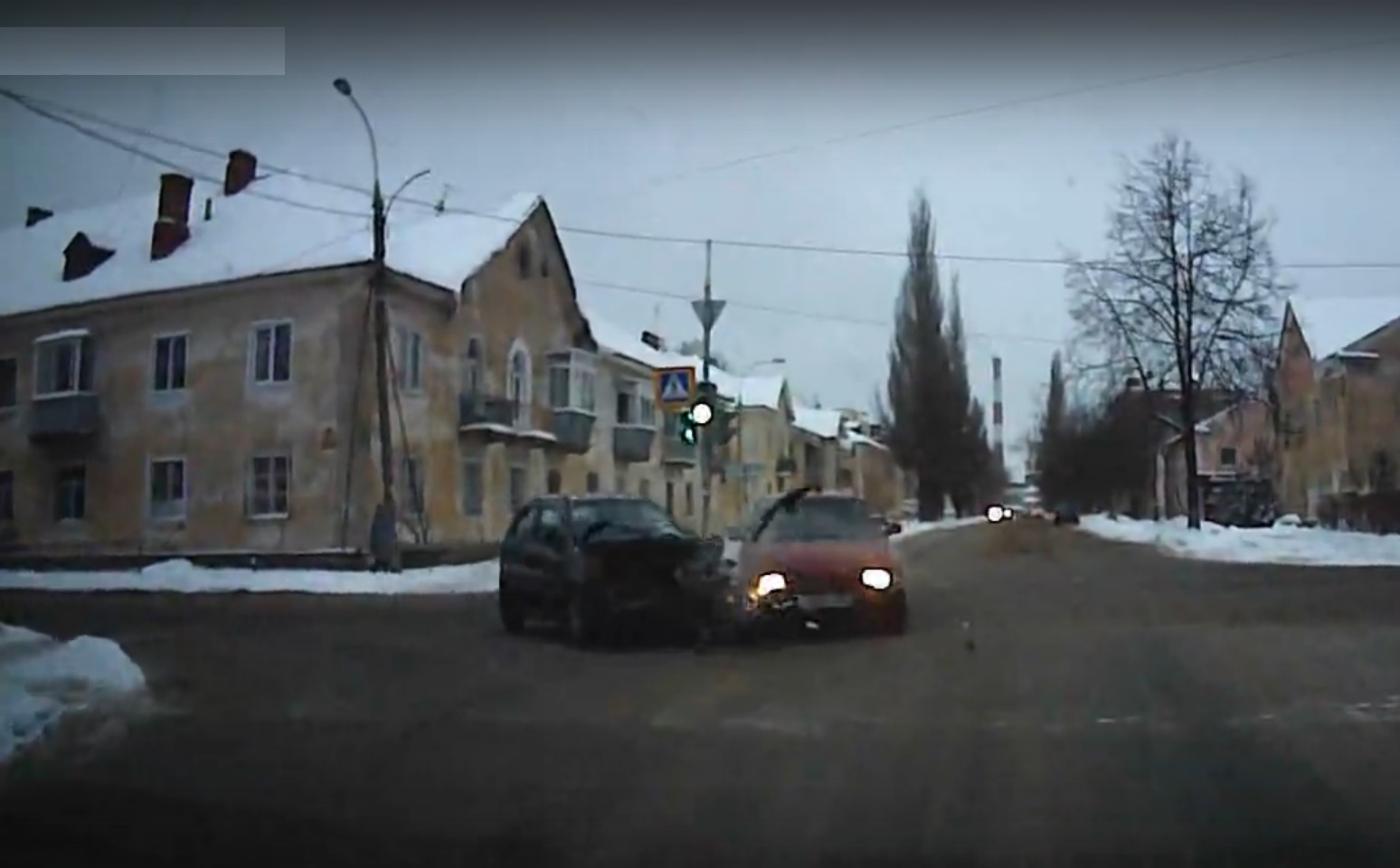 Пластик разлетался на несколько метров: в Ярославской области женщины за рулём не поделили дорогу