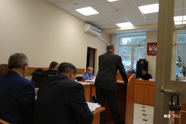Только одного свидетеля допрашивали около двух часов Только одного свидетеля допрашивали около двух часов