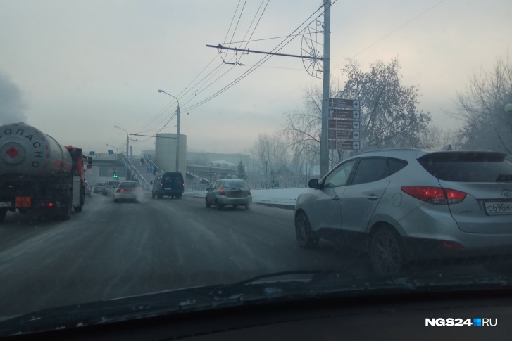 Новые нечитаемые из автомобиля указатели. Их не видно, даже если подъехать максимально близко Новые нечитаемые из автомобиля указатели. Их не видно, даже если подъехать максимально близко