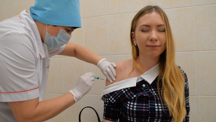 Время уколоться: в больницы Екатеринбурга поступила вакцина от гриппа
