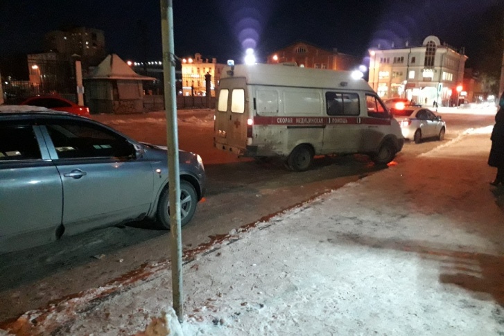 Автобус сбил двух девочек в Рыбинске, одна из них умерла