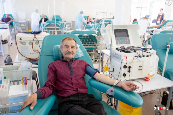Офицер запаса Роман Юрьев на областную станцию переливания крови на улице Воровского, 68 ходит как на работу Офицер запаса Роман Юрьев на областную станцию переливания крови на улице Воровского, 68 ходит как на работу