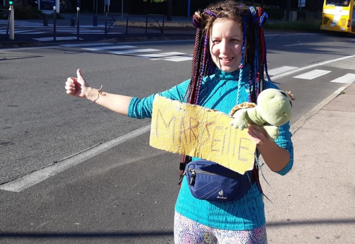 Светлана ловит попутку в Европе Светлана ловит попутку в Европе