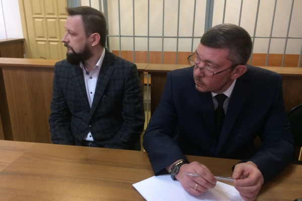 Гартмана (слева) судили в Первоуральске, где он работал Гартмана (слева) судили в Первоуральске, где он работал