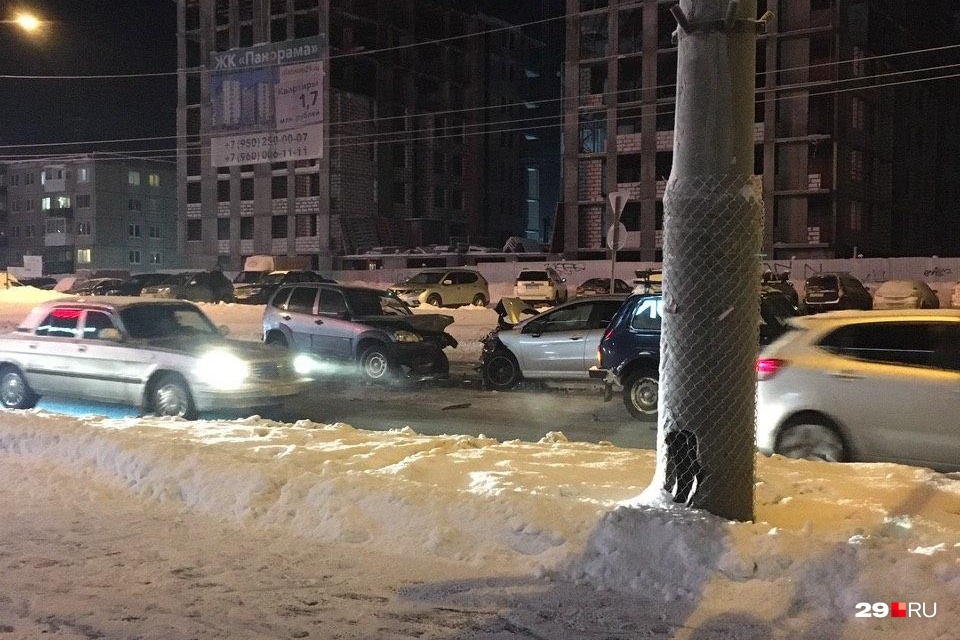 «Пострадал водитель»: у торгового комплекса в Архангельске произошло ДТП