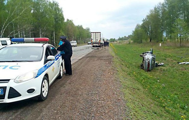 В Башкирии ВАЗ-2110 столкнулся с фурой: погиб водитель