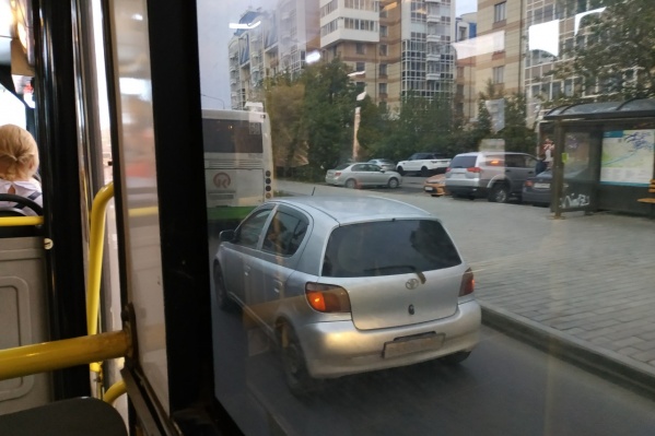 Пассажиры автобусов томятся в пробках Пассажиры автобусов томятся в пробках