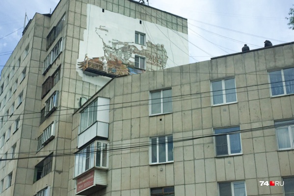 Мастера граффити не боятся работать на высоте даже при сильном ветре Мастера граффити не боятся работать на высоте даже при сильном ветре