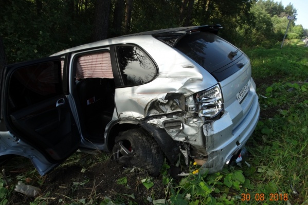 В Porsche Cayenne возвращалась с отдыха семья из Нового Уренгоя В Porsche Cayenne возвращалась с отдыха семья из Нового Уренгоя