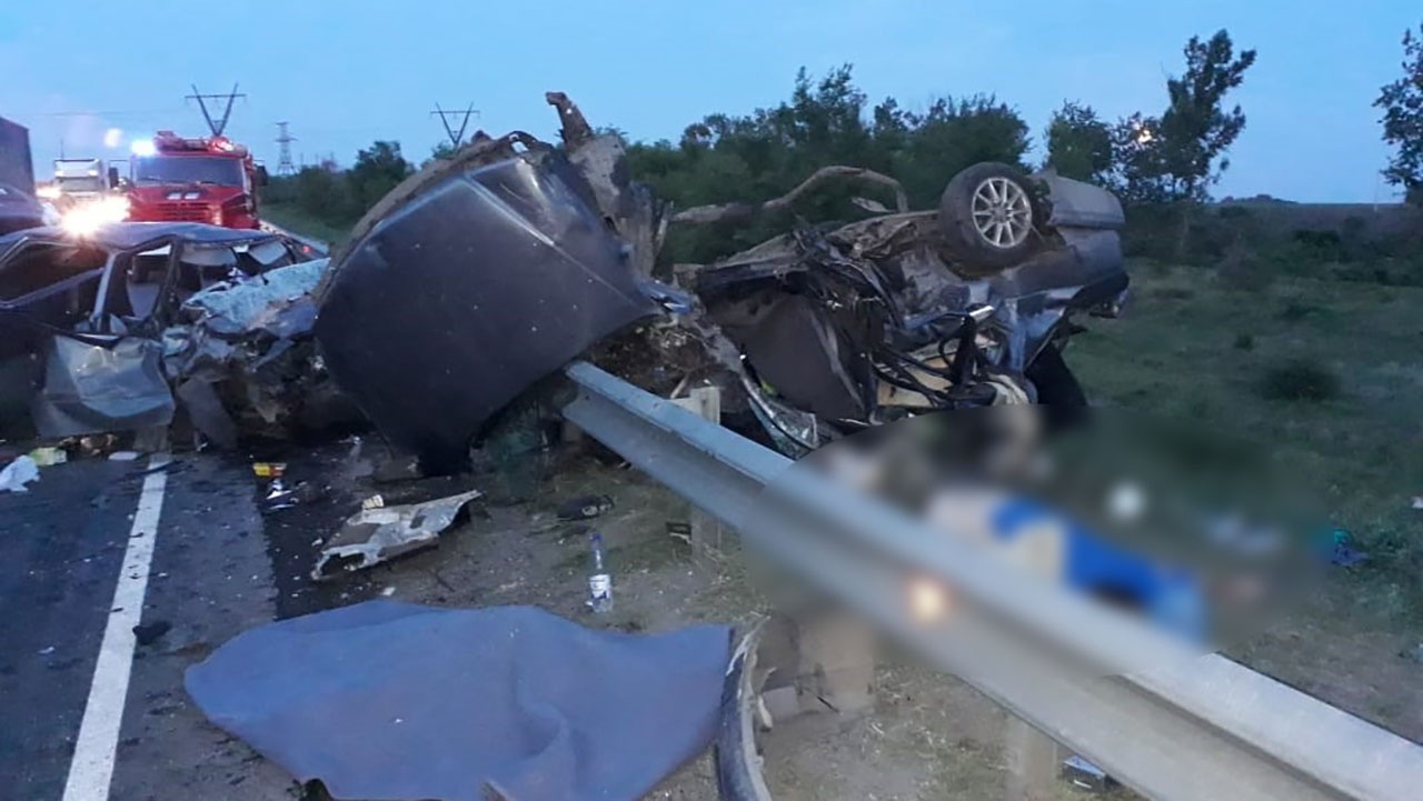Три человека погибли на месте, ещё один — в больнице Три человека погибли на месте, ещё один — в больнице
