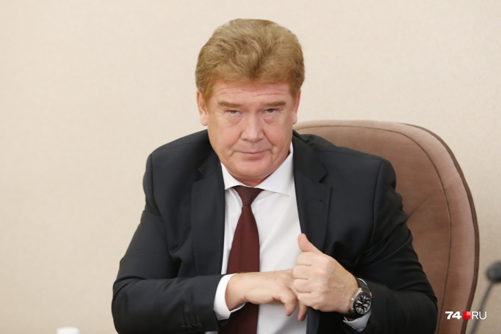 Действующему врио мэра Владимиру Елистратову теперь противостоит целая футбольная команда Действующему врио мэра Владимиру Елистратову теперь противостоит целая футбольная команда