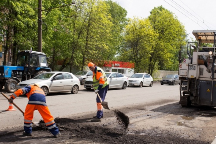 В Ярославле в этом году сильно затянули с началом ремонта дорог В Ярославле в этом году сильно затянули с началом ремонта дорог