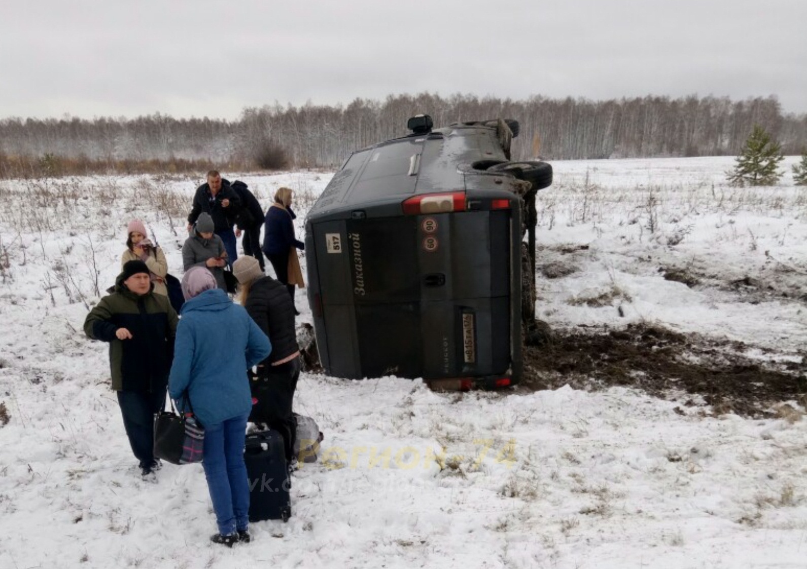 Двоих увезла скорая: что известно о пострадавших в ДТП с перевернувшимся автобусом под Челябинском