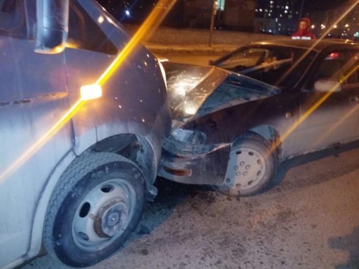 Авария случилась недалеко от остановки «Тюленина» Авария случилась недалеко от остановки «Тюленина»