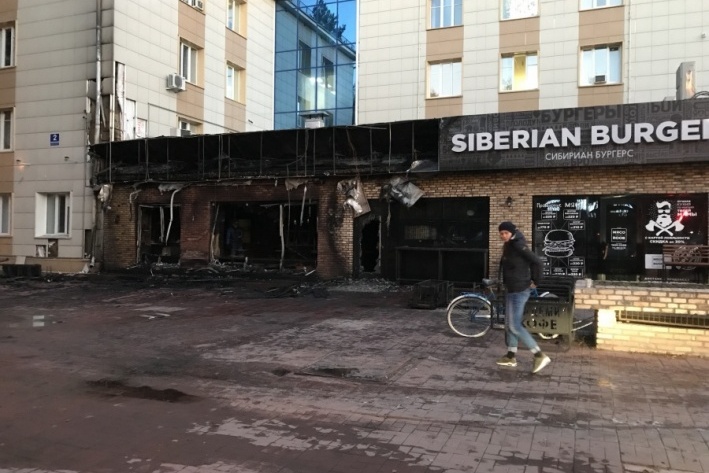 В 2017 году «Академия кофе» горела дважды. На фото — последствия первого, октябрьского пожара В 2017 году «Академия кофе» горела дважды. На фото — последствия первого, октябрьского пожара