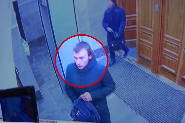 В здание ФСБ 17-летний молодой человек пронёс самодельную бомбу В здание ФСБ 17-летний молодой человек пронёс самодельную бомбу