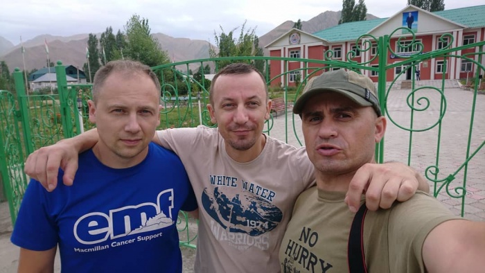 Руслан Тараканов (справа), Сергей Матвеев (в центре) и Андрей Родыгин (слева) отправились в горы в конце июля Руслан Тараканов (справа), Сергей Матвеев (в центре) и Андрей Родыгин (слева) отправились в горы в конце июля