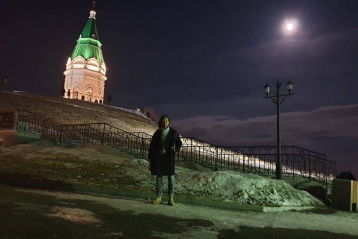 Ли частенько гуляет по городу, особенно ему нравится набережная Ли частенько гуляет по городу, особенно ему нравится набережная