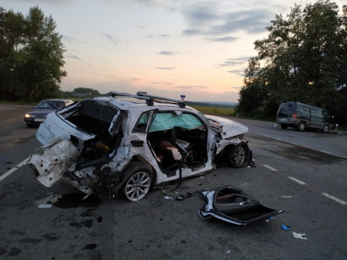 Тяжёлую аварию дальнобойщик из Челябинска устроил в соседней Башкирии несколько дней назад Тяжёлую аварию дальнобойщик из Челябинска устроил в соседней Башкирии несколько дней назад