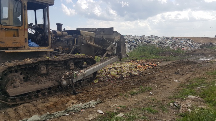 В Красноярске вновь раздавили бульдозером «санкционку» В Красноярске вновь раздавили бульдозером «санкционку»