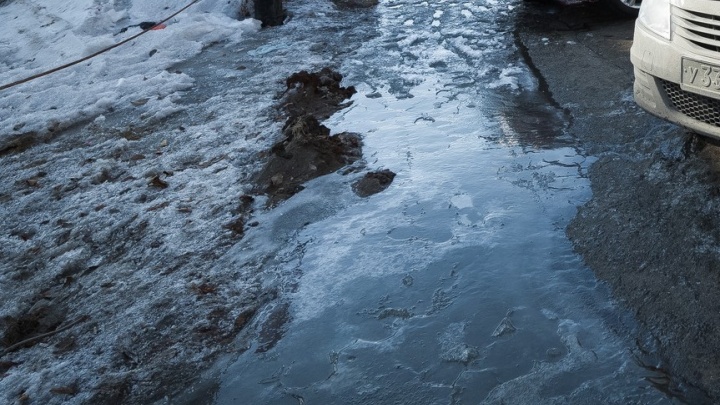 Крупная коммунальная авария оставила без воды садики, школу и жилые дома на Северо-Западе Челябинска