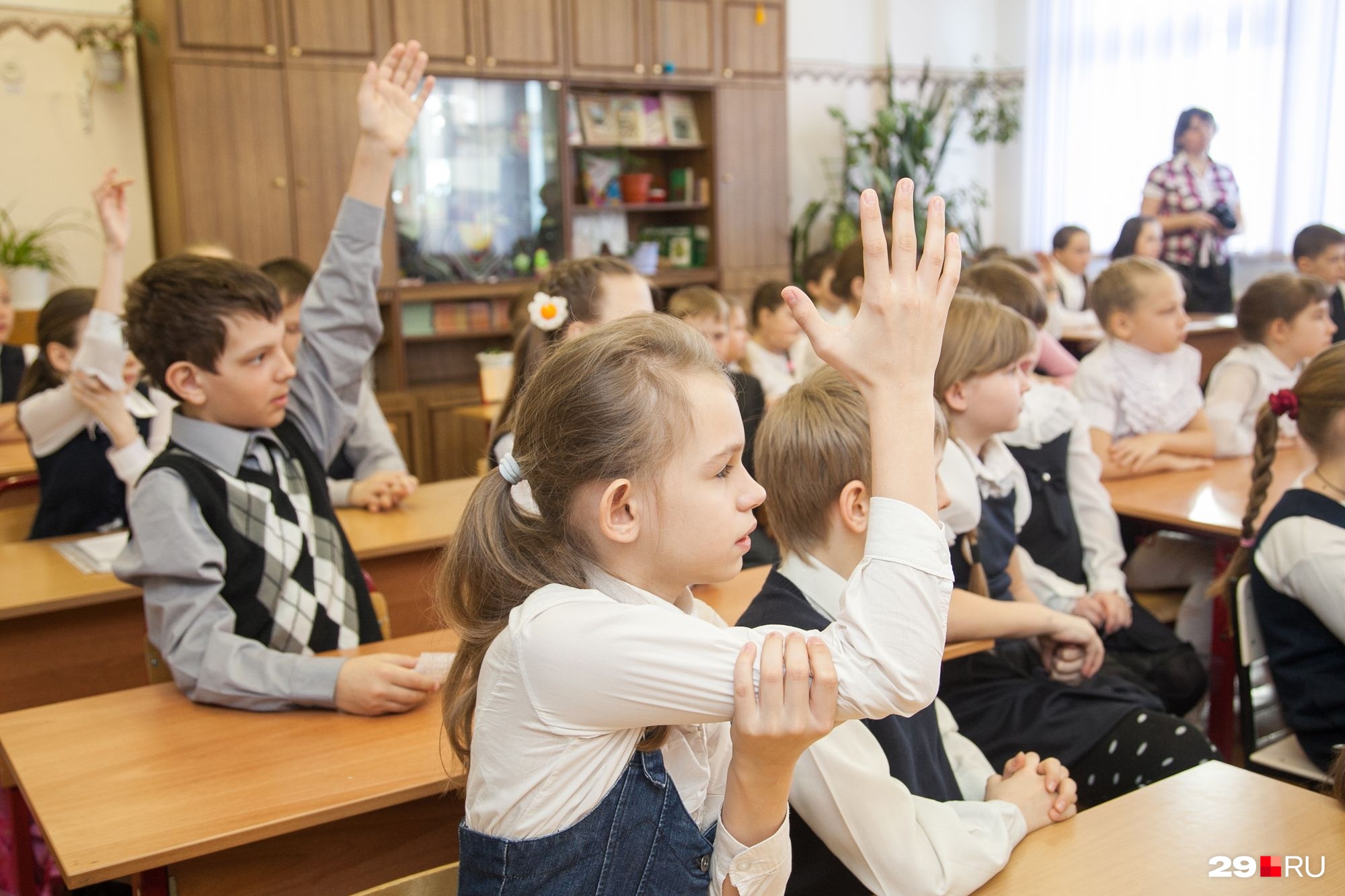 Ученики считались. Школа Югра. Младшеклассники фото. Ученики являются в класс до звонка. В школах дали тепло.