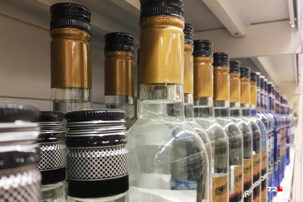 В июне ограничения на продажу спиртного будут действовать 1-го, 12-го и 27-го числа, в июле — 27-го числа, в день рождения Тюмени В июне ограничения на продажу спиртного будут действовать 1-го, 12-го и 27-го числа, в июле — 27-го числа, в день рождения Тюмени