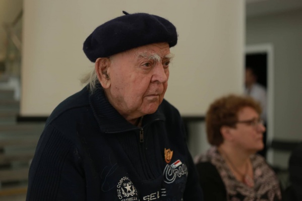 Лев Тырин ради презентации во второй раз покинул свою квартиру Лев Тырин ради презентации во второй раз покинул свою квартиру