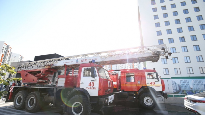 В МЧС назвали причину пожара в строящемся детском саду на Эрвье