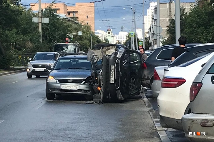 Очевидцы говорят, что KIA могла быть припаркована Очевидцы говорят, что KIA могла быть припаркована