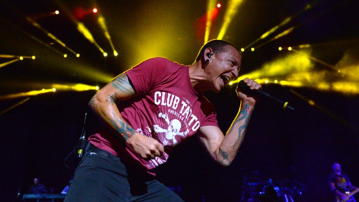Новосибирцы выложили в Сеть десятки фото в память о погибшем солисте Linkin Park