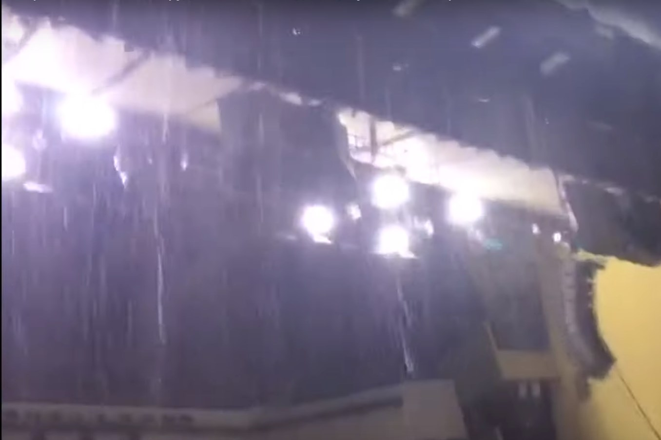 Концерт Шевчука в Уфе под угрозой срыва из-за потопа на сцене ГКЗ «Башкортостан»