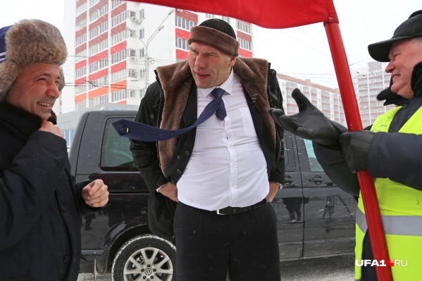 Депутат также дал старт патриотическому пробегу на снегоходах по районам Башкирии Депутат также дал старт патриотическому пробегу на снегоходах по районам Башкирии