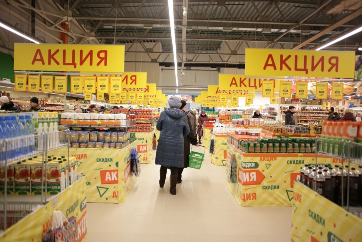В новом супермаркете созданы все условия для покупок. В ассортименте — более 11 000 наименований товаров