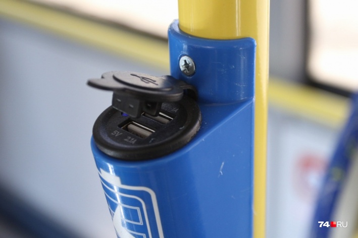 А для продвинутых пассажиров — USB-зарядники и Wi-Fi А для продвинутых пассажиров — USB-зарядники и Wi-Fi