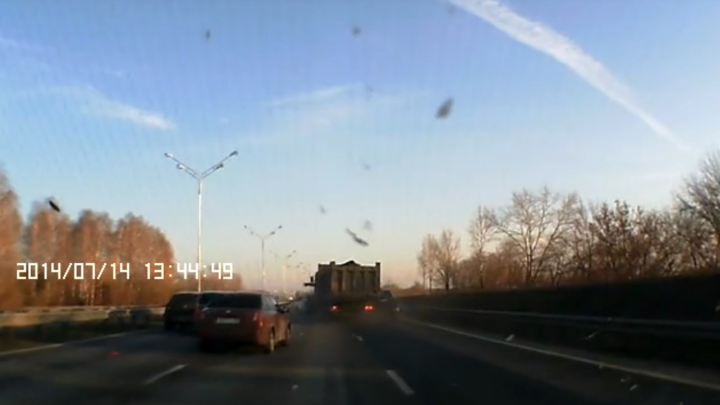 В массовой аварии с грузовиком на трассе Уфа-Аэропорт пострадал ребенок — момент попал на видео