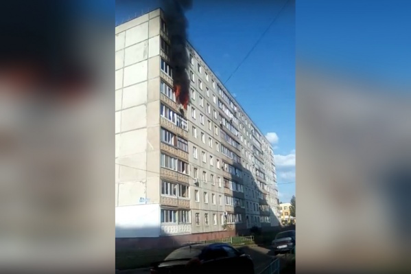 Пожарные уже прибыли на место происшествия Пожарные уже прибыли на место происшествия